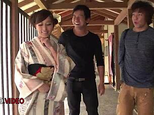 Aoi Mizuno's Passionate Outdoor Seduction Blowjob Ignites Japanese Heat