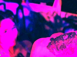 Craving to worship Bia Roman and Sam Quinn's sexy feet?