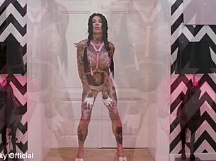 Anal Queen Gapes Juicy Ass with Monster Black Dildo Toy