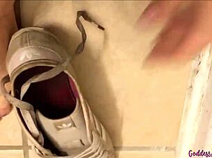 i'm goddess amanda your cute brunette milf giving barefoot foot fetish toe instructions homemade