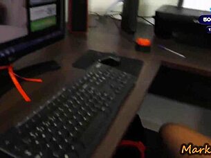 cunhadinha aceitou massagem e pegou na pica com tesão louco