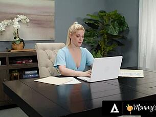 khloe kingsley eats out charlotte stokely's pussy fingering without getting caught