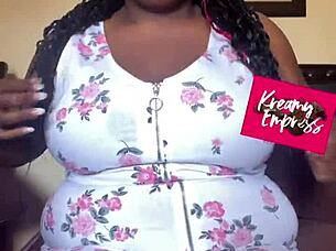 curvy bbw goddess flexes toes for femdom foot worship fetish 😍👣