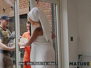 i was so horny i fucked the robber neighbor and sucked his cock