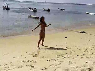 monika fox poses sexy pink bikini beach stars