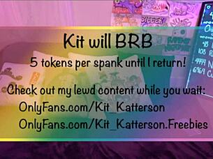 Thekittykatbar flaunts her huge tits in steamy web chat!