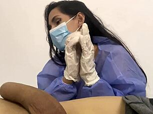 a mi paciente se le puso bien dura no pude resistir