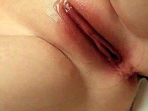 Yeloly Rihanna's Bold Curvy Ass Demands Doggystyle!