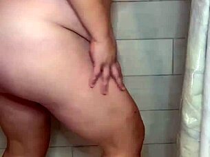 fat slut spreads cheeks wide and rips loud farts 😩🍑