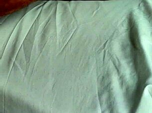 Deep pussy fisting makes her squirt uncontrollably