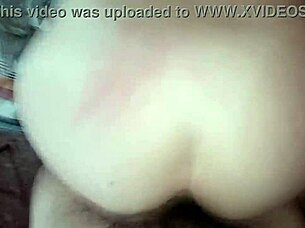 mi hermanastra posa tetona en perrito lista para follar