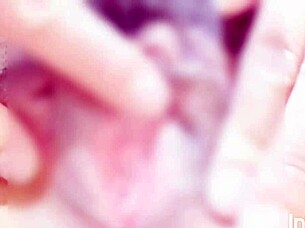 playing with my clit till i squirt wildly 😍💦