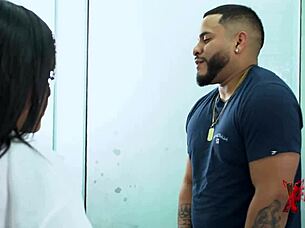 plump bodybuilder urologa drilled hard by peruvian big dick