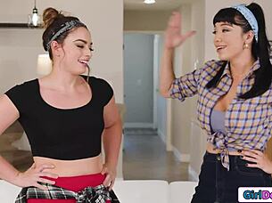 Lesbian Massage Leads To Pussy Licking