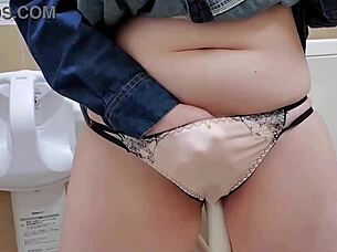 i'm doin' lewd solo in the toilet, oh god...