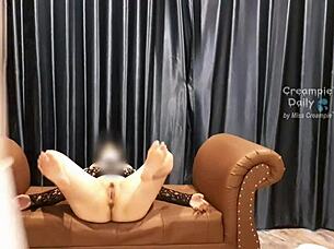 Plump thai milf's juicy big pussy creampied on sofa 😍💦