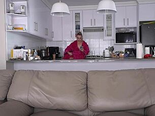 plz cum deep in my fat ass watchin porn