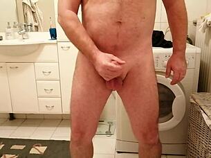 david neptun strokes his throbbing cock hard!