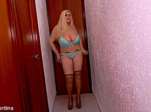 musa libertina spanish milf dances sexy green lingerie want some