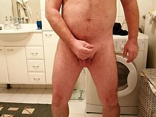 david neptun strokes his throbbing cock hard!