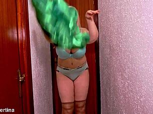 musa libertina spanish milf dances sexy green lingerie want some