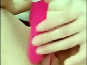 gorgeous thai beauty live streams seductive body show