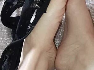 Gretala rubs thong on her sexy barefoot ebony feet!