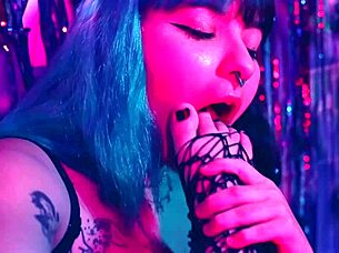 wanna lick my pretty small barefoot feet while i tease you?