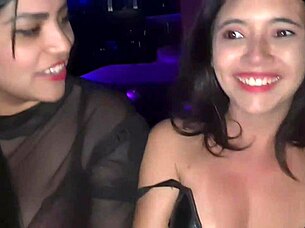 Skinny teen rebolando on monster cock in swingers club cabin?