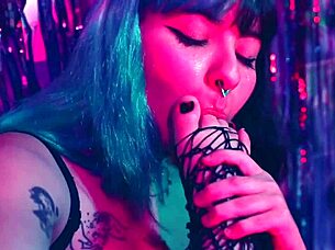 wanna lick my pretty small barefoot feet while i tease you?