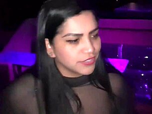 Skinny teen rebolando on monster cock in swingers club cabin?