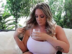 Hot Ass Hollywood's Big Pussy Lips Licked to Orgasm Before Tit Cumshot