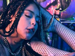 perfect latina feet wet licks kisses toes sucking 😍👅