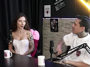 gostosa flashes tits loves spanking fetish anal then shits on him