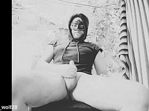 naked bodybuilder gets oily handjob flashing huge cock outdoors