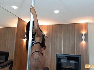 fudendo essa india gostosa sem camisinha depois da balada completa 🔥🍆