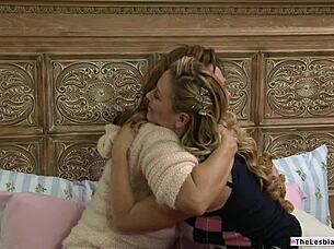 Big Tits Milf Squirts on Lesbian Wife Face Sitting