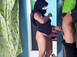 Food delivery catches housewife masturbating wildly!