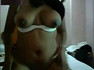 venezuelan curvy babe from caracas shows off her assets