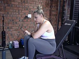 CHEATING BBW MILF WIFE FUCKED HARD IN GYM cum on HUGE ASS