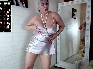 oh yeah this mature milf aimee dances squirts like a horny bitch