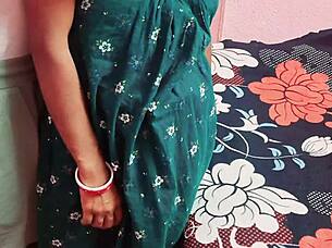 boyfriend fingers indian virgin big clit gaping