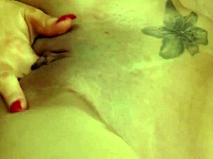 Hey, tattooed sluts Lilly Evans and Nikki Phoenix lick shaved pussies