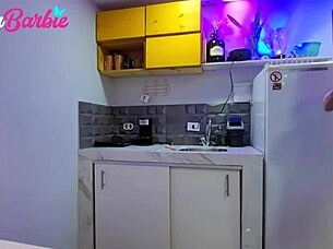 Empregada provoca com rabo gostoso limpando pau