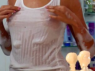 Russian Horny Slut Sima Zasadilo Bathtub Orgasm