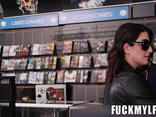 Sarah's Missed Arabic Connection Turns Into Intense POV Blowjob