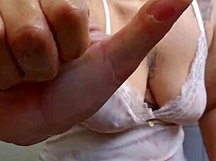 pregnant beauty shows off her big ass curves