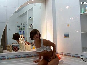 Russian Horny Slut Sima Zasadilo Bathtub Orgasm