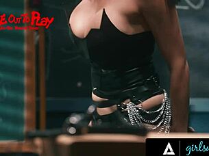 10 girls lesbian gangbang fisting strap-on squirting orgy