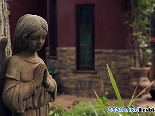 tribbing dykes squirt hard after facesitting orgy 👅💦